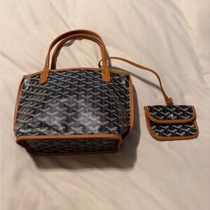 Chic Patterned Tote Bag with Tan Accents